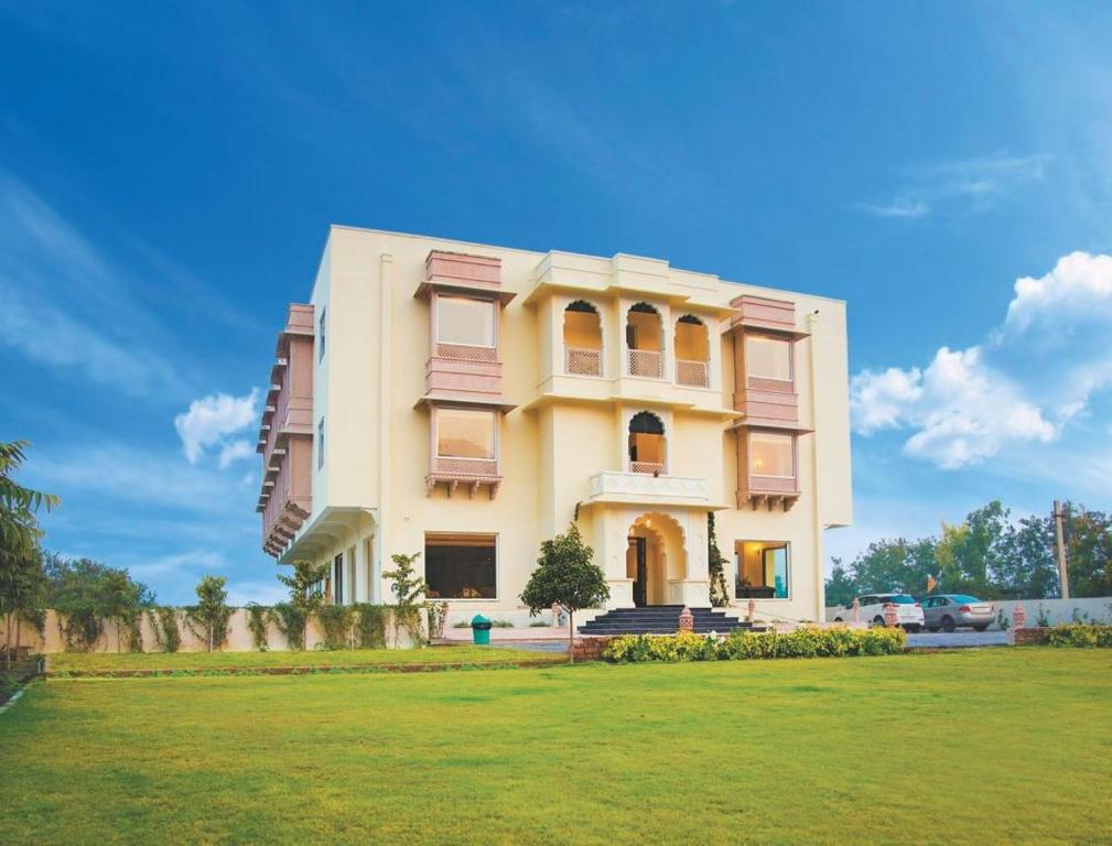 WelcomHeritage Mount Valley Resort 